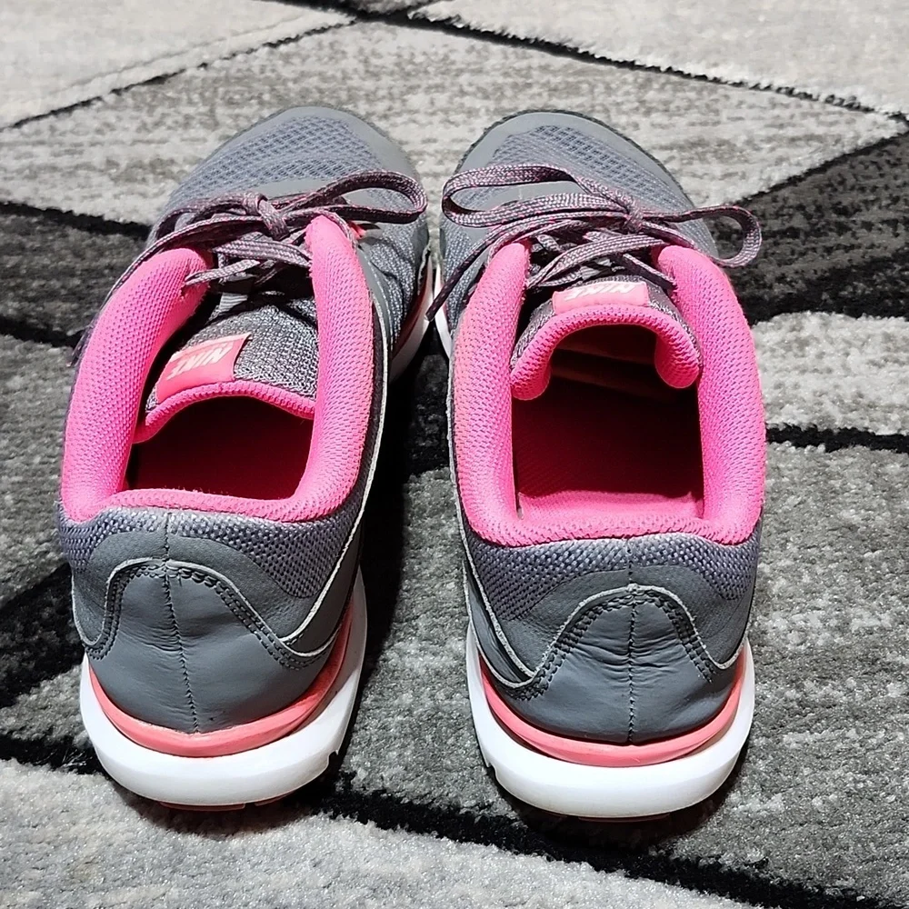 NIKE FLEX TRAINER 5 GRAY & PINK WHITE SWOOSH ATHLETIC SHOES 9.5